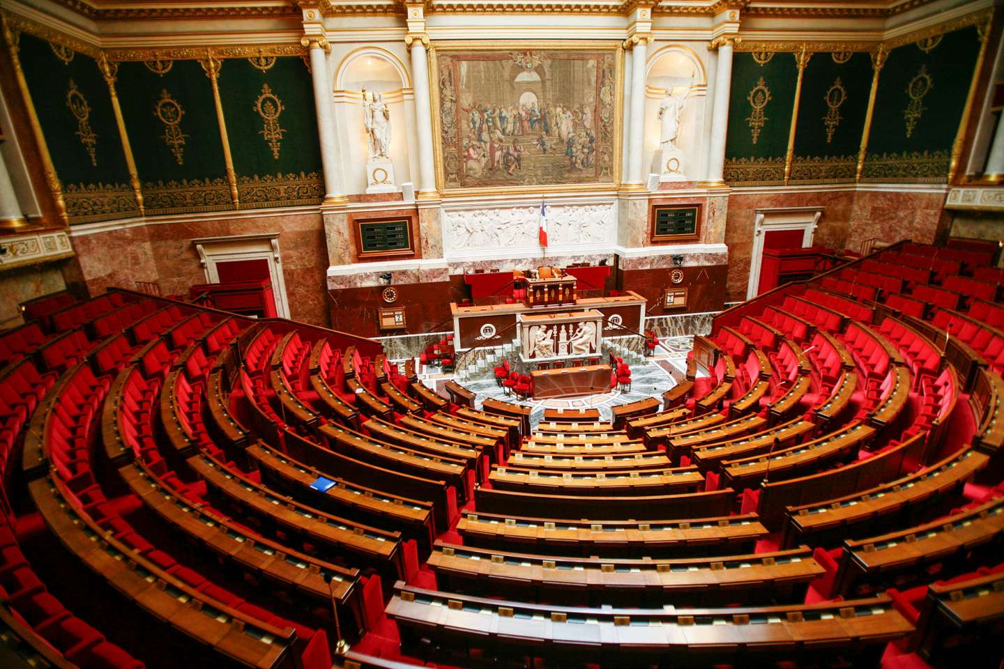 Une loi spéciale en attendant un budget pour 2026