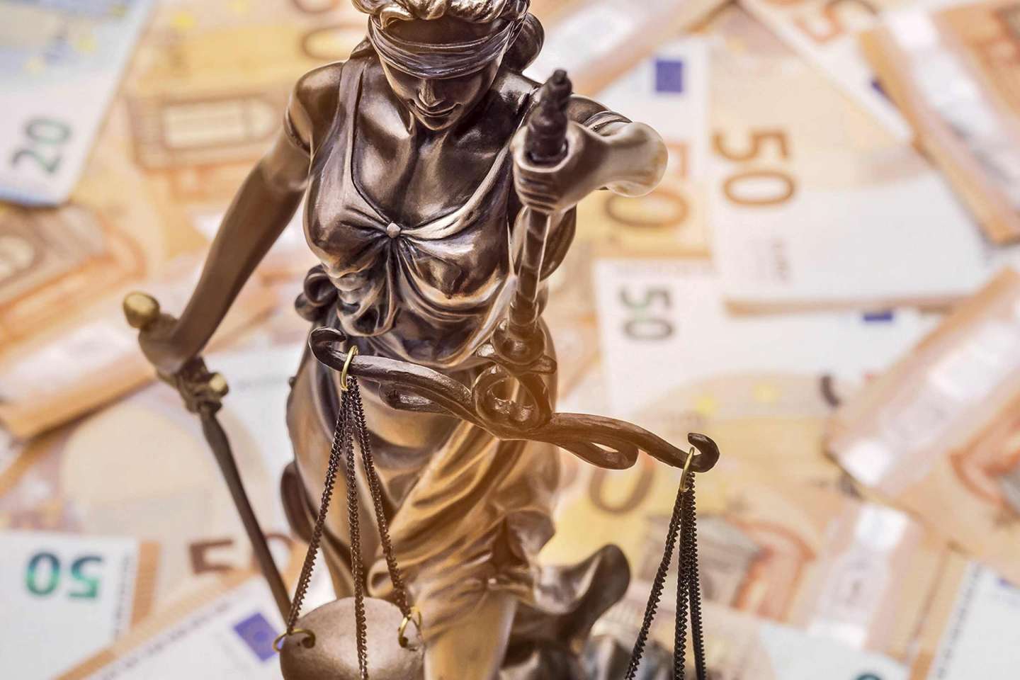 Une contribution de 50 € pour agir en justice