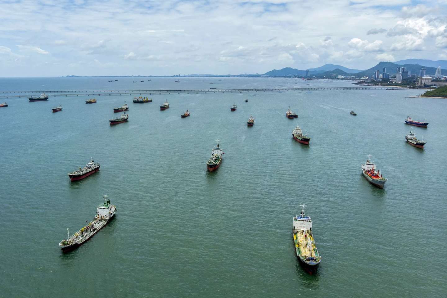 Guerre au Moyen-Orient : recours à l’activité partielle par les entreprises françaises