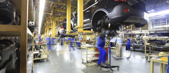 Bourse : les constructeurs automobiles européens confrontés à la déferlante chinoise