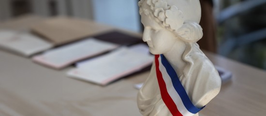 Pour permettre aux élus locaux de s’absenter de l’entreprise